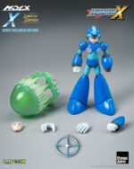 MEGA MAN FIGURA MDLX ROCKMAN X / MEGA MAN X EXCLUSIVE. De la serie de videojuegos Mega Man X (también conocida como Rockman X), threezero se enorgullece de presentar la figura coleccionable MDLX X. Con una altura aproximada de 12,1 cm, la figura coleccionable «Rockman X / Mega Man X» MDLX X está totalmente articulada con aproximadamente 34 puntos de articulación. Cuenta con una estructura que combina metal y piezas de plástico técnico, lo que mejora la rigidez de las articulaciones y proporciona una sensación satisfactoria y robusta al posar y articular la figura, a pesar de su tamaño compacto. «Rockman X / Mega Man X» MDLX X incluye dos placas faciales intercambiables, que ofrecen la opción de cambiar entre expresiones estándar y de enfado. También viene con una pieza del icónico antebrazo X-Buster, intercambiable con el antebrazo izquierdo o derecho, y una pieza de efecto Charge Shot para acoplar a la punta del X-Buster. Las manos intercambiables incluyen un par de manos abiertas y un par de puños, lo que permite a los usuarios recrear una gran variedad de poses dinámicas. Además, cada uno de los pies de MDLX X lleva incorporado un imán que le permite adherirse a superficies metálicas y aumentar su capacidad de juego.