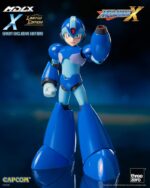 MEGA MAN FIGURA MDLX ROCKMAN X / MEGA MAN X EXCLUSIVE. De la serie de videojuegos Mega Man X (también conocida como Rockman X), threezero se enorgullece de presentar la figura coleccionable MDLX X. Con una altura aproximada de 12,1 cm, la figura coleccionable «Rockman X / Mega Man X» MDLX X está totalmente articulada con aproximadamente 34 puntos de articulación. Cuenta con una estructura que combina metal y piezas de plástico técnico, lo que mejora la rigidez de las articulaciones y proporciona una sensación satisfactoria y robusta al posar y articular la figura, a pesar de su tamaño compacto. «Rockman X / Mega Man X» MDLX X incluye dos placas faciales intercambiables, que ofrecen la opción de cambiar entre expresiones estándar y de enfado. También viene con una pieza del icónico antebrazo X-Buster, intercambiable con el antebrazo izquierdo o derecho, y una pieza de efecto Charge Shot para acoplar a la punta del X-Buster. Las manos intercambiables incluyen un par de manos abiertas y un par de puños, lo que permite a los usuarios recrear una gran variedad de poses dinámicas. Además, cada uno de los pies de MDLX X lleva incorporado un imán que le permite adherirse a superficies metálicas y aumentar su capacidad de juego.