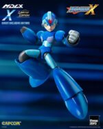 MEGA MAN FIGURA MDLX ROCKMAN X / MEGA MAN X EXCLUSIVE. De la serie de videojuegos Mega Man X (también conocida como Rockman X), threezero se enorgullece de presentar la figura coleccionable MDLX X. Con una altura aproximada de 12,1 cm, la figura coleccionable «Rockman X / Mega Man X» MDLX X está totalmente articulada con aproximadamente 34 puntos de articulación. Cuenta con una estructura que combina metal y piezas de plástico técnico, lo que mejora la rigidez de las articulaciones y proporciona una sensación satisfactoria y robusta al posar y articular la figura, a pesar de su tamaño compacto. «Rockman X / Mega Man X» MDLX X incluye dos placas faciales intercambiables, que ofrecen la opción de cambiar entre expresiones estándar y de enfado. También viene con una pieza del icónico antebrazo X-Buster, intercambiable con el antebrazo izquierdo o derecho, y una pieza de efecto Charge Shot para acoplar a la punta del X-Buster. Las manos intercambiables incluyen un par de manos abiertas y un par de puños, lo que permite a los usuarios recrear una gran variedad de poses dinámicas. Además, cada uno de los pies de MDLX X lleva incorporado un imán que le permite adherirse a superficies metálicas y aumentar su capacidad de juego.