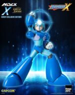 MEGA MAN FIGURA MDLX ROCKMAN X / MEGA MAN X EXCLUSIVE. De la serie de videojuegos Mega Man X (también conocida como Rockman X), threezero se enorgullece de presentar la figura coleccionable MDLX X. Con una altura aproximada de 12,1 cm, la figura coleccionable «Rockman X / Mega Man X» MDLX X está totalmente articulada con aproximadamente 34 puntos de articulación. Cuenta con una estructura que combina metal y piezas de plástico técnico, lo que mejora la rigidez de las articulaciones y proporciona una sensación satisfactoria y robusta al posar y articular la figura, a pesar de su tamaño compacto. «Rockman X / Mega Man X» MDLX X incluye dos placas faciales intercambiables, que ofrecen la opción de cambiar entre expresiones estándar y de enfado. También viene con una pieza del icónico antebrazo X-Buster, intercambiable con el antebrazo izquierdo o derecho, y una pieza de efecto Charge Shot para acoplar a la punta del X-Buster. Las manos intercambiables incluyen un par de manos abiertas y un par de puños, lo que permite a los usuarios recrear una gran variedad de poses dinámicas. Además, cada uno de los pies de MDLX X lleva incorporado un imán que le permite adherirse a superficies metálicas y aumentar su capacidad de juego.