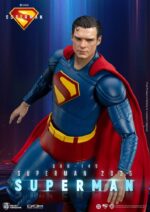 SUPERMAN & KRYPTO SUPERMAN (2025) DYNAMIC ACTION HEROES. Esta figura de acción de Beast Kingdom acompaña a la película Superman (2025). Mide aprox. 21 cm de alto y viene en una caja impresa con otras piezas y accesorios intercambiables. ¡El superhéroe más icónico del Universo DC, Superman, regresa triunfalmente! Inspirado en la próxima película de DC Studios, Superman: 2025, Beast Kingdom presenta con orgullo una nueva versión del Hombre de Acero bajo la línea Dynamic 8ction Heroes (DAH). ¡Adéntrate en Metrópolis y presencia el renacimiento de una leyenda! Elaborada con escultura 3D de alta gama y pintura profesional, esta figura recrea fielmente el nuevo diseño del traje de la película Superman: 2025. Un traje azul marino intenso se complementa con una capa roja brillante, y el clásico emblema "S" en el pecho se presenta en una llamativa escultura tridimensional en rojo y amarillo, que simboliza el resurgimiento de la esperanza y la justicia. La escultura de la cabeza captura la esencia del actor en pantalla, desde su icónico peinado hasta su mirada penetrante y decidida. La figura cuenta con aproximadamente 22 puntos de articulación, lo que permite a los coleccionistas recrear diversas poses clásicas. También incluye cuatro pares de manos intercambiables (puños, manos abiertas, manos que sostienen objetos y manos relajadas) para una exhibición dinámica. Como extra, el set incluye al fiel compañero canino de Superman, Krypto el Superperro, que recrea a la perfección su vínculo heroico y añade aún más valor a tu colección. Estés donde estés, Superman siempre representará el lado más brillante de la humanidad. ¡Deja que este legendario héroe de Krypton brille como la pieza central de tu colección!