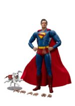 SUPERMAN & KRYPTO SUPERMAN (2025) DYNAMIC ACTION HEROES. Esta figura de acción de Beast Kingdom acompaña a la película Superman (2025). Mide aprox. 21 cm de alto y viene en una caja impresa con otras piezas y accesorios intercambiables. ¡El superhéroe más icónico del Universo DC, Superman, regresa triunfalmente! Inspirado en la próxima película de DC Studios, Superman: 2025, Beast Kingdom presenta con orgullo una nueva versión del Hombre de Acero bajo la línea Dynamic 8ction Heroes (DAH). ¡Adéntrate en Metrópolis y presencia el renacimiento de una leyenda! Elaborada con escultura 3D de alta gama y pintura profesional, esta figura recrea fielmente el nuevo diseño del traje de la película Superman: 2025. Un traje azul marino intenso se complementa con una capa roja brillante, y el clásico emblema "S" en el pecho se presenta en una llamativa escultura tridimensional en rojo y amarillo, que simboliza el resurgimiento de la esperanza y la justicia. La escultura de la cabeza captura la esencia del actor en pantalla, desde su icónico peinado hasta su mirada penetrante y decidida. La figura cuenta con aproximadamente 22 puntos de articulación, lo que permite a los coleccionistas recrear diversas poses clásicas. También incluye cuatro pares de manos intercambiables (puños, manos abiertas, manos que sostienen objetos y manos relajadas) para una exhibición dinámica. Como extra, el set incluye al fiel compañero canino de Superman, Krypto el Superperro, que recrea a la perfección su vínculo heroico y añade aún más valor a tu colección. Estés donde estés, Superman siempre representará el lado más brillante de la humanidad. ¡Deja que este legendario héroe de Krypton brille como la pieza central de tu colección!