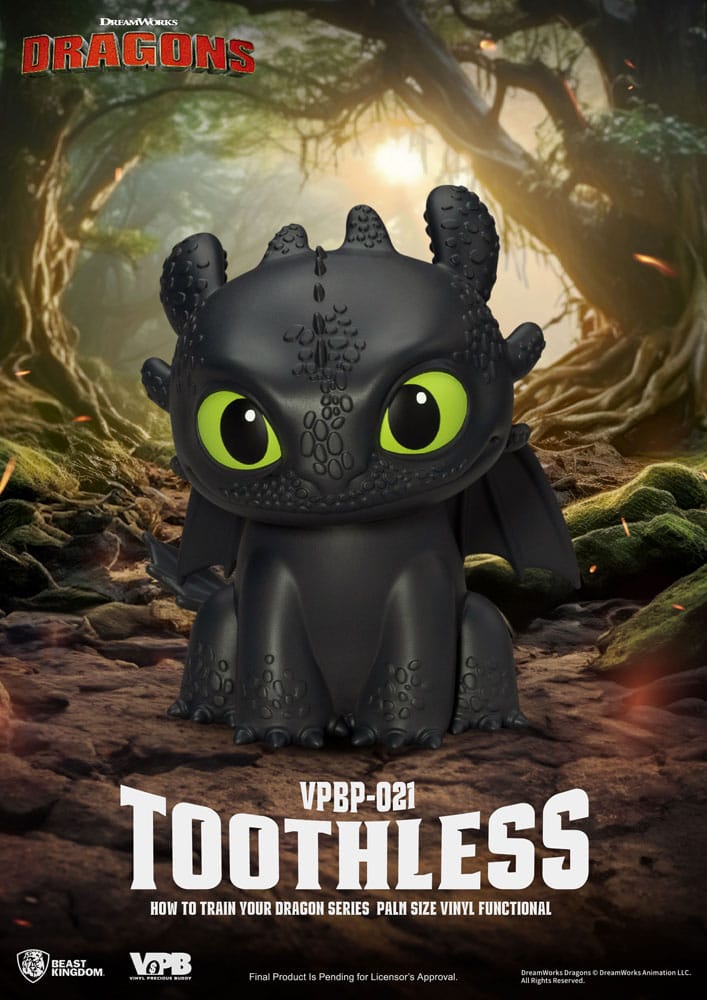 Toothless how to train your dragon piggy vinyl. Beast kingdom presenta su nueva línea de huchas "piggy bank". Fabricada de vinilo, tamaño aprox. 12 cm. Si eres fan de cómo entrenar a tu dragón, esta hucha de desdentao de 12 cm es el complemento perfecto para tu colección. Con un diseño fiel al carismático furia nocturna, esta figura funciona tanto como elemento decorativo como para guardar tus ahorros de forma divertida. Fabricada en materiales resistentes y con acabados de gran calidad, la hucha presenta detalles cuidados: desde sus alas plegadas hasta su característica expresión amistosa. Ideal para niños y coleccionistas, aporta un toque de magia vikinga a cualquier habitación.