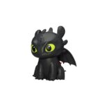 TOOTHLESS HOW TO TRAIN YOUR DRAGON PIGGY VINYL. Beast Kingdom presenta su nueva línea de huchas "Piggy Bank". Fabricada de vinilo, tamaño aprox. 12 cm. Si eres fan de Cómo Entrenar a tu Dragón, esta hucha de Desdentao de 12 cm es el complemento perfecto para tu colección. Con un diseño fiel al carismático Furia Nocturna, esta figura funciona tanto como elemento decorativo como para guardar tus ahorros de forma divertida. Fabricada en materiales resistentes y con acabados de gran calidad, la hucha presenta detalles cuidados: desde sus alas plegadas hasta su característica expresión amistosa. Ideal para niños y coleccionistas, aporta un toque de magia vikinga a cualquier habitación.