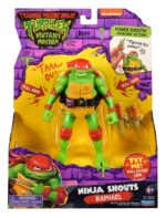 RAPHAEL NINJA TURTLES: CAOS MUTANTE NINJA SHOUTS FIGURA. Habla con la figura de acción Ninja Shouts Raphael, de 14 cm de altura, y te responderá con su voz original de la película. Raphael es un auténtico cabezota con grandes ambiciones y sueños. Uno de sus sueños es golpear a alguien tan fuerte que le haga vomitar. También quiere convertirse en luchador de artes marciales mixtas. Juntos, él y sus hermanos salen de las alcantarillas y viajan por la ciudad para luchar contra el crimen. El equipo debe permanecer unido, aunque a Raphael también le gusta ir solo de vez en cuando. Contiene 3x pilas LR44/AG13 Tira de su brazo o de su pierna y oirás ocho frases o cinco efectos de sonido diferentes. Si le agarras durante más tiempo, alargará sus frases o las repetirá. Este equipo de tortugas será sencillamente imbatible. - AUTÉNTICO: Raphael mide 14 cm y está reproducido auténticamente tal y como aparece en la exitosa película - COOL HABLA: Tira de su brazo derecho o pierna izquierda con resorte para hacerle hablar, con la misma voz que acompañaba a Raph en la película - CARACTERÍSTICA DE SUJECIÓN: Si tiras del brazo o la pierna de Raphael y lo sujetas, la palabra que está diciendo se dibujará y las sílabas se repetirán hasta que la sueltes; entonces la palabra y la frase se completarán y se oirá un sonido de batalla lleno de acción. - GAMA DE VARIEDADES: La figura de acción de Raphael impresiona con ocho refranes y cinco sonidos de lucha diferentes