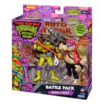DONATELLO VS. BEBOP FIGURAS LAS TORTUGAS NINJA . Prepárate para una batalla épica con el pack de 2 figuras Donatello vs Bebop de Teenage Mutant Ninja Turtles. Ambas figuras están muy detalladas, con arañazos, cicatrices y moratones de su batalla. Las figuras vienen en una caja con una ventana de visualización que contiene un diorama de fondo con llamativas ilustraciones sobre el que se pueden colocar las figuras. Se puede exhibir junto a , los dioramas se pueden juntar para crear una emocionante escena de fondo.(se venden por separado). AUTÉNTICO: Don mide 11,4 cm y Bebop 10,8 cm. Ambas figuras están muy detalladas y presentan cicatrices de batalla. EXTREMADAMENTE MÓVILES: Donnie tiene 12 puntos de articulación y Bebop 13 para conseguir poses de lucha llenas de acción. ACCESORIOS: Cada figura viene con sus propios accesorios de armas DIORAMA DE FONDO: Incluye un llamativo diorama ilustrado que sirve de telón de fondo para la batalla entre Donnie y Bebop.
