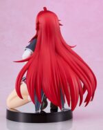 RIAS GREMORY HIGH SCHOOL DxD HERO POP UP PARADE L. Estatua de PVC de la línea "Pop Up Parade", tamaño aprox. 14 cm. Viene en una caja con ventana. Rias Gremory no sólo hace una entrada, sino que se adueña de ella. En esta figura Pop Up Parade L Size de High School DxD, la demoníaca de pelo carmesí irradia elegancia, dominio y un encanto innegable. Arrodillada, con la mano en la cadera y la mirada fija al frente, se muestra fría, serena y claramente al mando. Su icónico uniforme de la Academia Kuoh está esculpido con precisión, desde la capa corta hasta la falda plisada, y su melena pelirroja se despliega detrás de ella en ondas espectaculares. Es una pose que resalta tanto su poder como su gracia, como si acabara de salir de un círculo de invocación para tomar el control. Rias es más que un símbolo de seducción: es una feroz protectora, una líder y una fuerza a tener en cuenta. Esta figura da vida a ese equilibrio de seducción y autoridad de una forma que los fans reconocerán y adorarán al instante. Fabricada por Good Smile Company, esta figura de PVC mide unos 14 cm de alto y pertenece a la línea Pop Up Parade L Size, que ofrece un diseño detallado, poses dinámicas y un gran atractivo en las estanterías. Rias está lista para ser exhibida, y confía en nosotros: ella...