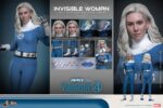 INVISIBLE WOMAN THE FANTASTIC FOUR: FIRST STEPS HOT TOYS 1/6. Bienvenidos a la familia. Marvel Studios presenta a su Primera Familia en Los Cuatro Fantásticos: Primeros Pasos, un elegante reinicio inspirado en los años 60 que combina el retrofuturismo con emocionantes aventuras de superhéroes. Ambientada en una Tierra alternativa, la película presenta a los Cuatro Fantásticos, quienes se unen para enfrentar amenazas cósmicas como Galactus y Silver Surfer, mientras equilibran sus roles de héroes con la fuerza de su vínculo familiar. Sue Storm, también conocida como la Mujer Invisible, es el pilar emocional e intelectual del equipo. Sue no solo es una brillante científica y futura madre, sino también la líder estratégica del equipo que mantiene unida a su familia y su misión en medio del caos. Siendo la persona con mayor inteligencia emocional del planeta, su capacidad para combinar compasión con fuerza y liderazgo, junto con sus poderes de campo de fuerza e invisibilidad, la convierte en el pilar de los Cuatro Fantásticos.