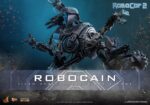 ROBOCAIN ROBOCOP 2 MOVIE MASTERPIECE HOT TOYS 1/6. “RoboCop” es un clásico de la película de acción y ciencia ficción, adorado por fans de todo el mundo. Si bien el propio RoboCop es icónico, los villanos de la película dejan una huella imborrable. En RoboCop 2, RoboCain emerge como un formidable cíborg que alberga el cerebro del difunto capo de la droga, Caín. Esta feroz bestia mecánica está fuertemente armada con potentes armas y tecnología de vanguardia, lo que la hace casi invencible en combate y representa un gran desafío para las fuerzas del orden. Sideshow y Hot Toys se complacen en dar vida a este villano robot con una impresionante figura coleccionable de RoboCain a escala 1/6.
