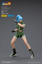 LEONA HEIDERN THE KING OF FIGHTERS’98 HERO TEAM. JoyToy x SNK presentan la figura de acción de Leona Heidern de la serie «The King of Fighters '98», tamaño aprox. 11 cm Esta detallada figura de acción a escala 1/12 captura el aspecto icónico de Leona con su atuendo táctico, su característico pelo azul y su expresión feroz. Totalmente articulada y equipada con sus emblemáticas armas, esta figura es imprescindible para los fans y coleccionistas de KOF.