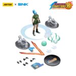 LEONA HEIDERN THE KING OF FIGHTERS’98 HERO TEAM. JoyToy x SNK presentan la figura de acción de Leona Heidern de la serie «The King of Fighters '98», tamaño aprox. 11 cm Esta detallada figura de acción a escala 1/12 captura el aspecto icónico de Leona con su atuendo táctico, su característico pelo azul y su expresión feroz. Totalmente articulada y equipada con sus emblemáticas armas, esta figura es imprescindible para los fans y coleccionistas de KOF.