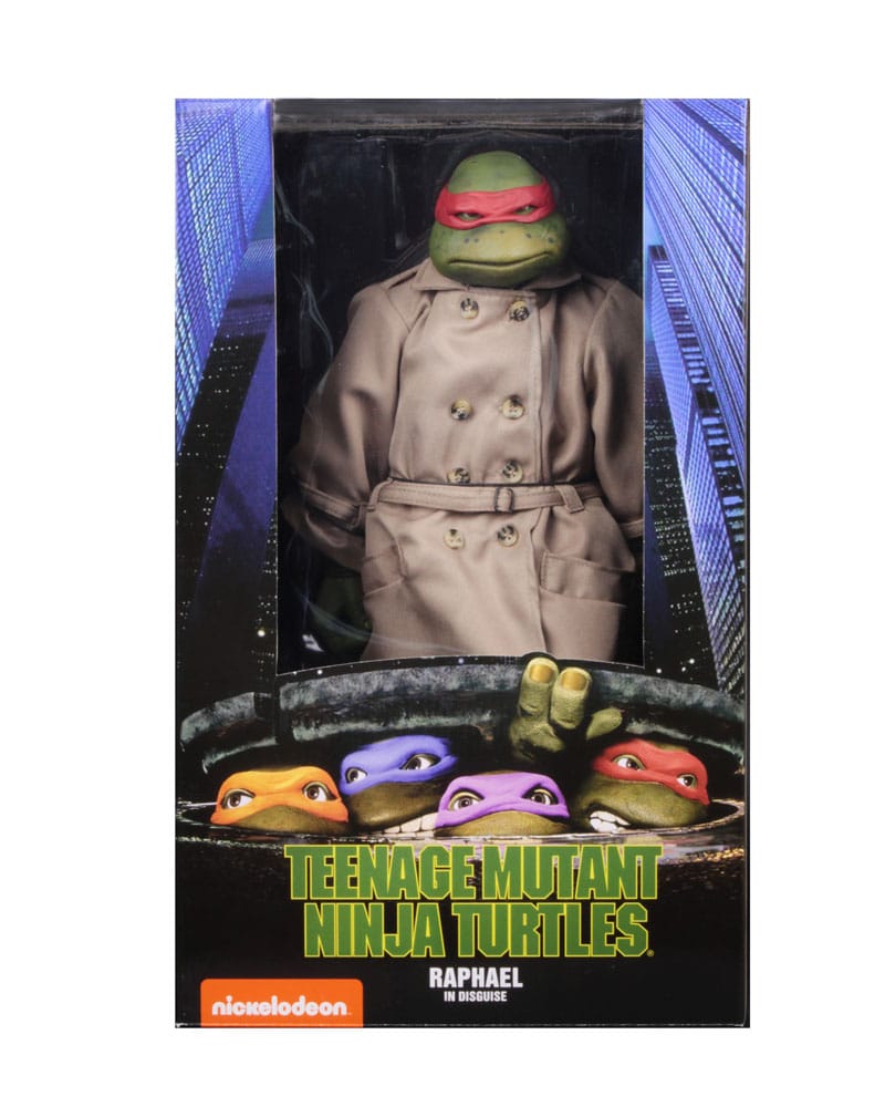 Raphael in disguise teenage mutant ninja turtles 1/4.  figuras: 30 cm tortugas ninja "¿un bate de josé canseco? Dime... No pagaste por esto. " la nueva figura de acción a escala 1/4 de neca, de la película de las tortugas ninja de 1990, es raphael disfrazado para pasar desapercibido por la ciudad. Lleva una gabardina de tela, un sombrero esculpido y una mochila, todos extraíbles. Raphael mide 42 cm de alto y cuenta con 30 puntos de articulación, incluyendo codos dobles, para demostrar plenamente su dominio de las artes marciales. La figura es muy detallada y fiel a la película, e incluye un bate de béisbol, una rebanada de pizza y accesorios sai, además de manos intercambiables.