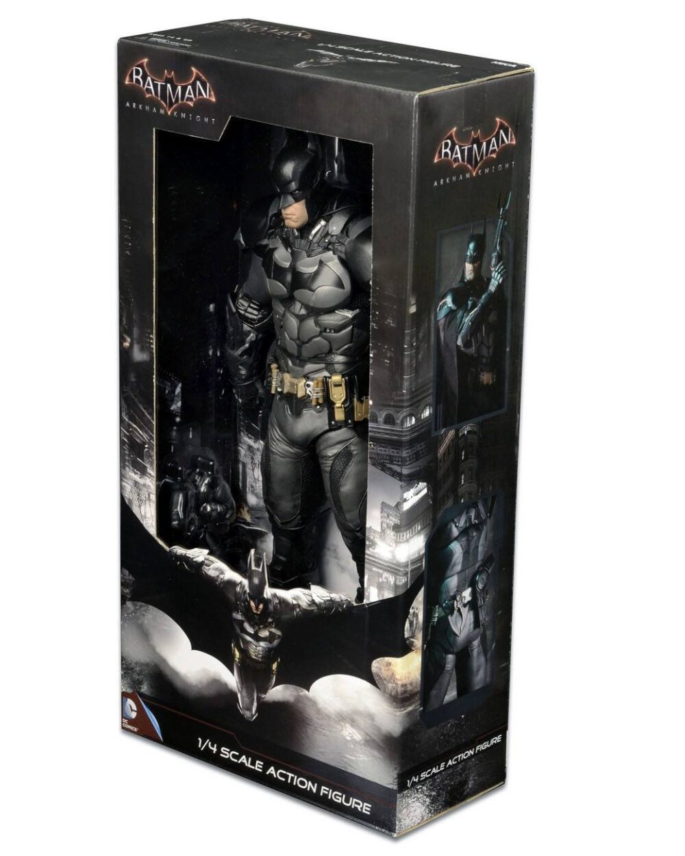 Batman arkham knight 1/4.  de la exitosa serie de videojuegos batman arkham, esta impresionante figura de acción de batman a escala 1/4 está basada en la apariencia del caballero de la noche en el videojuego arkham knight. Batman mide más de 45 cm y presenta un increíble nivel de detalle, fiel al modelo del juego. Cuenta con más de 25 puntos de articulación e incluye accesorios como batarang y garfio, múltiples manos intercambiables y una capa de tela suave.