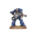COMBAT PATROL: BLACK TEMPLARS WARHAMMER 40000. Adrax Agatone, Capitán de la 3.ª Compañía de los Salamandras, es una fuerza de destrucción concentrada y letal que golpea con fuerza y precisión en combate sin mostrar señales de agotamiento. Lidera a sus hermanos en la batalla empuñando un imponente martillo de trueno. Tras él marchan los Intercesores de Asalto, listos para lanzarse al combate cuerpo a cuerpo a su lado. Un núcleo de Marines Infernus está preparado para calcinar a sus enemigos, reclamando y manteniendo objetivos para completar la misión. Los Erradicadores y un Quad Invader apoyan al ejército con armamento pesado, conformando una fuerza de choque equilibrada. Si deseas purificar la galaxia con las llamas de Nocturne, esta caja es la forma ideal de comenzar una nueva colección de Salamandras (o ampliar un ejército ya existente) y ahorrar dinero en comparación con la compra de los kits por separado. La fuerza está liderada por Adrax Agatone, quien se lanza al fragor del combate acompañado por una escuadra de Intercesores de Asalto. Una unidad de Marines Infernus arrasa con fuego a los enemigos, barriendo objetivos vitales y defendiéndolos hasta completar la misión. Tres Erradicadores proporciona apoyo con sus poderosas armas de fusión, mientras que un Quad Invader avanza rápidamente manteniéndose al ritmo de las líneas del frente o actuando como hostigador y apoyo reactivo. Estas 20 miniaturas de plástico representan una fuerza completa para usar en partidas tácticas y ajustadas de Patrulla de Warhammer 40,000. Las reglas de esta Patrulla están disponibles como descarga gratuita en el sitio web de Warhammer Community.