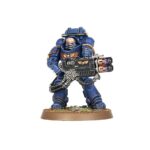 COMBAT PATROL: BLACK TEMPLARS WARHAMMER 40000. Adrax Agatone, Capitán de la 3.ª Compañía de los Salamandras, es una fuerza de destrucción concentrada y letal que golpea con fuerza y precisión en combate sin mostrar señales de agotamiento. Lidera a sus hermanos en la batalla empuñando un imponente martillo de trueno. Tras él marchan los Intercesores de Asalto, listos para lanzarse al combate cuerpo a cuerpo a su lado. Un núcleo de Marines Infernus está preparado para calcinar a sus enemigos, reclamando y manteniendo objetivos para completar la misión. Los Erradicadores y un Quad Invader apoyan al ejército con armamento pesado, conformando una fuerza de choque equilibrada. Si deseas purificar la galaxia con las llamas de Nocturne, esta caja es la forma ideal de comenzar una nueva colección de Salamandras (o ampliar un ejército ya existente) y ahorrar dinero en comparación con la compra de los kits por separado. La fuerza está liderada por Adrax Agatone, quien se lanza al fragor del combate acompañado por una escuadra de Intercesores de Asalto. Una unidad de Marines Infernus arrasa con fuego a los enemigos, barriendo objetivos vitales y defendiéndolos hasta completar la misión. Tres Erradicadores proporciona apoyo con sus poderosas armas de fusión, mientras que un Quad Invader avanza rápidamente manteniéndose al ritmo de las líneas del frente o actuando como hostigador y apoyo reactivo. Estas 20 miniaturas de plástico representan una fuerza completa para usar en partidas tácticas y ajustadas de Patrulla de Warhammer 40,000. Las reglas de esta Patrulla están disponibles como descarga gratuita en el sitio web de Warhammer Community.