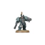 COMBAT PATROL: LEAGUES OF VOTANN WARHAMMER 40000. Vynn, Tumba de la Perdición es reconocido entre los suyos como un verdugo de las amenazas más temibles y un guardián implacable del futuro de su pueblo. Lidera una fuerza de choque flexible compuesta por versátiles Sucesores Combatientes, la élite de los Guardamoradas Einhyr y los pesados Estruendosos Brôkhyr para expandir las posesiones de la Familia. Si quieres asegurar tu territorio en nombre de los Ancestros, esta caja es la manera perfecta de comenzar una nueva colección de las Ligas de los Votann (o ampliar un ejército existente) y ahorrar dinero en comparación con la compra de las cajas por separado. La fuerza está liderada por Vynn, Tumba de la Perdición, un poderoso héroe equipado con un exotraje pesado, y acompañado por una escolta de Guardamoradas Einhyr. Una unidad de Estruendosos Brôkhyr proporciona apoyo a distancia mientras los Sucesores reclaman objetivos clave. Estas 19 miniaturas de plástico representan una fuerza completa del Baluarte de Vynn para usar en partidas tácticas y ajustadas de Patrulla de Warhammer 40,000. Las reglas de esta Patrulla están disponibles como descarga gratuita en el sitio web de Warhammer Community.