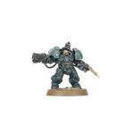 COMBAT PATROL: LEAGUES OF VOTANN WARHAMMER 40000. Vynn, Tumba de la Perdición es reconocido entre los suyos como un verdugo de las amenazas más temibles y un guardián implacable del futuro de su pueblo. Lidera una fuerza de choque flexible compuesta por versátiles Sucesores Combatientes, la élite de los Guardamoradas Einhyr y los pesados Estruendosos Brôkhyr para expandir las posesiones de la Familia. Si quieres asegurar tu territorio en nombre de los Ancestros, esta caja es la manera perfecta de comenzar una nueva colección de las Ligas de los Votann (o ampliar un ejército existente) y ahorrar dinero en comparación con la compra de las cajas por separado. La fuerza está liderada por Vynn, Tumba de la Perdición, un poderoso héroe equipado con un exotraje pesado, y acompañado por una escolta de Guardamoradas Einhyr. Una unidad de Estruendosos Brôkhyr proporciona apoyo a distancia mientras los Sucesores reclaman objetivos clave. Estas 19 miniaturas de plástico representan una fuerza completa del Baluarte de Vynn para usar en partidas tácticas y ajustadas de Patrulla de Warhammer 40,000. Las reglas de esta Patrulla están disponibles como descarga gratuita en el sitio web de Warhammer Community.