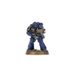 COMBAT PATROL: BLACK TEMPLARS WARHAMMER 40000. Adrax Agatone, Capitán de la 3.ª Compañía de los Salamandras, es una fuerza de destrucción concentrada y letal que golpea con fuerza y precisión en combate sin mostrar señales de agotamiento. Lidera a sus hermanos en la batalla empuñando un imponente martillo de trueno. Tras él marchan los Intercesores de Asalto, listos para lanzarse al combate cuerpo a cuerpo a su lado. Un núcleo de Marines Infernus está preparado para calcinar a sus enemigos, reclamando y manteniendo objetivos para completar la misión. Los Erradicadores y un Quad Invader apoyan al ejército con armamento pesado, conformando una fuerza de choque equilibrada. Si deseas purificar la galaxia con las llamas de Nocturne, esta caja es la forma ideal de comenzar una nueva colección de Salamandras (o ampliar un ejército ya existente) y ahorrar dinero en comparación con la compra de los kits por separado. La fuerza está liderada por Adrax Agatone, quien se lanza al fragor del combate acompañado por una escuadra de Intercesores de Asalto. Una unidad de Marines Infernus arrasa con fuego a los enemigos, barriendo objetivos vitales y defendiéndolos hasta completar la misión. Tres Erradicadores proporciona apoyo con sus poderosas armas de fusión, mientras que un Quad Invader avanza rápidamente manteniéndose al ritmo de las líneas del frente o actuando como hostigador y apoyo reactivo. Estas 20 miniaturas de plástico representan una fuerza completa para usar en partidas tácticas y ajustadas de Patrulla de Warhammer 40,000. Las reglas de esta Patrulla están disponibles como descarga gratuita en el sitio web de Warhammer Community.