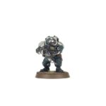 COMBAT PATROL: LEAGUES OF VOTANN WARHAMMER 40000. Vynn, Tumba de la Perdición es reconocido entre los suyos como un verdugo de las amenazas más temibles y un guardián implacable del futuro de su pueblo. Lidera una fuerza de choque flexible compuesta por versátiles Sucesores Combatientes, la élite de los Guardamoradas Einhyr y los pesados Estruendosos Brôkhyr para expandir las posesiones de la Familia. Si quieres asegurar tu territorio en nombre de los Ancestros, esta caja es la manera perfecta de comenzar una nueva colección de las Ligas de los Votann (o ampliar un ejército existente) y ahorrar dinero en comparación con la compra de las cajas por separado. La fuerza está liderada por Vynn, Tumba de la Perdición, un poderoso héroe equipado con un exotraje pesado, y acompañado por una escolta de Guardamoradas Einhyr. Una unidad de Estruendosos Brôkhyr proporciona apoyo a distancia mientras los Sucesores reclaman objetivos clave. Estas 19 miniaturas de plástico representan una fuerza completa del Baluarte de Vynn para usar en partidas tácticas y ajustadas de Patrulla de Warhammer 40,000. Las reglas de esta Patrulla están disponibles como descarga gratuita en el sitio web de Warhammer Community.