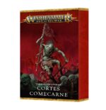 WARSCROLL CARDS: FLESH-EATER COURTS (ESPAÑOL) WARHAMMER AGE OF SIGMAR. En lugares tenebrosos y aterradores merodean las Cortes Comecarne. Esta caterva de vampiros y engendros caníbales están atrapados en un terrible delirio, una locura que los lleva a creerse nobles y virtuosos, a pesar de las muy reales aberraciones que cometen. Ahora, al son de trompetas y macabros tambores de guerra, su Reydestío reúne a sus hordas… Este set de 40 tarjetas te ayudará a llevar un seguimiento de tus Cortes Comecarne en partidas de Warhammer Age of Sigmar. Hay tarjetas de unidad individuales para cada unidad, manifestación y elemento de terreno de facción, con sus perfiles, equipo, opciones y habilidades especiales. Son la forma ideal de consultar fácilmente la información clave en el fragor de la batalla. También encontrarás dos conjuntos de tarjetas de unidad especiales para partidas de Punta de lanza.