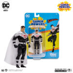 LORD SUPERMAN (SUPER POWERS). Los Justice Lords provienen de un universo alternativo en el que la Liga de la Justicia™ decidió imponer la ley y el orden por cualquier medio necesario. Hace años, la Liga de la Justicia™ los derrotó, y Wonder Woman™ regresó a su mundo con ellos para asegurarse de que permanecieran bajo control. Pero algo salió mal. Ahora, Wonder Woman ha vuelto al mundo de Batman Beyond™, y Superman™ y Bruce Wayne™ intuyen que ella oculta algo. Mientras Terry McGinnis™ emprende un peligroso viaje al mundo de los Justice Lords para descubrir los secretos de Wonder Woman —y se encuentra con una versión de sí mismo cuya vida tomó un rumbo muy diferente—, los Justice Lords regresan a nuestra Tierra en busca de Wonder Woman.