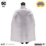 LORD SUPERMAN (SUPER POWERS). Los Justice Lords provienen de un universo alternativo en el que la Liga de la Justicia™ decidió imponer la ley y el orden por cualquier medio necesario. Hace años, la Liga de la Justicia™ los derrotó, y Wonder Woman™ regresó a su mundo con ellos para asegurarse de que permanecieran bajo control. Pero algo salió mal. Ahora, Wonder Woman ha vuelto al mundo de Batman Beyond™, y Superman™ y Bruce Wayne™ intuyen que ella oculta algo. Mientras Terry McGinnis™ emprende un peligroso viaje al mundo de los Justice Lords para descubrir los secretos de Wonder Woman —y se encuentra con una versión de sí mismo cuya vida tomó un rumbo muy diferente—, los Justice Lords regresan a nuestra Tierra en busca de Wonder Woman.