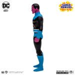 SINIESTRO (SUPER POWERS). Originario del planeta Korugar, Sinestro fue en su día el Green Lantern del Sector 1417 y rápidamente se ganó el reconocimiento del Cuerpo por su capacidad para mantener el orden en su sector. Sin embargo, la paz tuvo un precio. La determinación de Sinestro por preservar el orden le llevó a actuar más como un dictador que como un protector. No fue hasta que el nuevo recluta Hal Jordan se enteró de los métodos de Sinestro que se informó a los Guardianes y Sinestro fue expulsado del Cuerpo. Firme en su creencia en la superioridad moral y en los métodos para mantener el orden, Sinestro formó el Cuerpo Sinestro, aprovechando la energía amarilla del miedo, no solo para combatir a los Guardianes, a quienes considera el principal obstáculo en el camino hacia la paz intergaláctica, sino también para fortalecer al Cuerpo de Linternas Verdes.