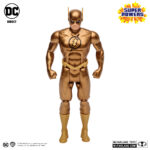 THE FLASH (GOLD EDITION) SUPER POWERS. En un extraño accidente de laboratorio, el científico forense Barry Allen™ fue alcanzado por un rayo y rociado con productos químicos, lo que le otorgó los superpoderes de Speed Force™. Ahora utiliza estos poderes para defender su ciudad natal, Central City™, de las fuerzas del mal como The Flash™.