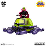 BRAINIAC WITH SKULL SHIP (GOLD LABEL) SUPER POWERS DC DIRECT. Gracias a su cerebro altamente avanzado y computarizado, Brainiac siempre va diez pasos por delante de sus oponentes, incluso de los más inteligentes como Superman. En última instancia, su incapacidad para ver más allá de la lógica pura siempre ha sido su perdición. Pero, al igual que un virus informático malicioso que nunca se puede eliminar por completo, Brainiac siempre consigue reaparecer cuando menos se lo espera.