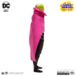 BRAINIAC WITH SKULL SHIP (GOLD LABEL) SUPER POWERS DC DIRECT. Gracias a su cerebro altamente avanzado y computarizado, Brainiac siempre va diez pasos por delante de sus oponentes, incluso de los más inteligentes como Superman. En última instancia, su incapacidad para ver más allá de la lógica pura siempre ha sido su perdición. Pero, al igual que un virus informático malicioso que nunca se puede eliminar por completo, Brainiac siempre consigue reaparecer cuando menos se lo espera.
