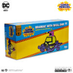 BRAINIAC WITH SKULL SHIP (GOLD LABEL) SUPER POWERS DC DIRECT. Gracias a su cerebro altamente avanzado y computarizado, Brainiac siempre va diez pasos por delante de sus oponentes, incluso de los más inteligentes como Superman. En última instancia, su incapacidad para ver más allá de la lógica pura siempre ha sido su perdición. Pero, al igual que un virus informático malicioso que nunca se puede eliminar por completo, Brainiac siempre consigue reaparecer cuando menos se lo espera.