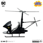 PACK BATMAN, THE WHIRLY & THE BATWING SUPER POWERS (GOLD LABEL) (SDCC) DC DIRECT. BATMAN: De niño, Bruce Wayne™ vio cómo sus padres eran brutalmente asesinados en el Callejón del Crimen de Gotham City™. Traumatizado por su muerte, dedicó su vida a convertirse en el arma más poderosa del mundo contra el crimen: ¡Batman™! BATWING: ¡Batman™ sobrevuela los cielos en el supersónico Batwing™ en busca de villanos e injusticias! WHIRLYBAT: Cuando el villano está cerca, Batman y Robin™ surcan los cielos con el Whirlybat™. Ligero y extraordinariamente ágil, este helicóptero monoplaza es el vehículo de persecución perfecto para maniobrar entre los rascacielos apretujados de Gotham City.