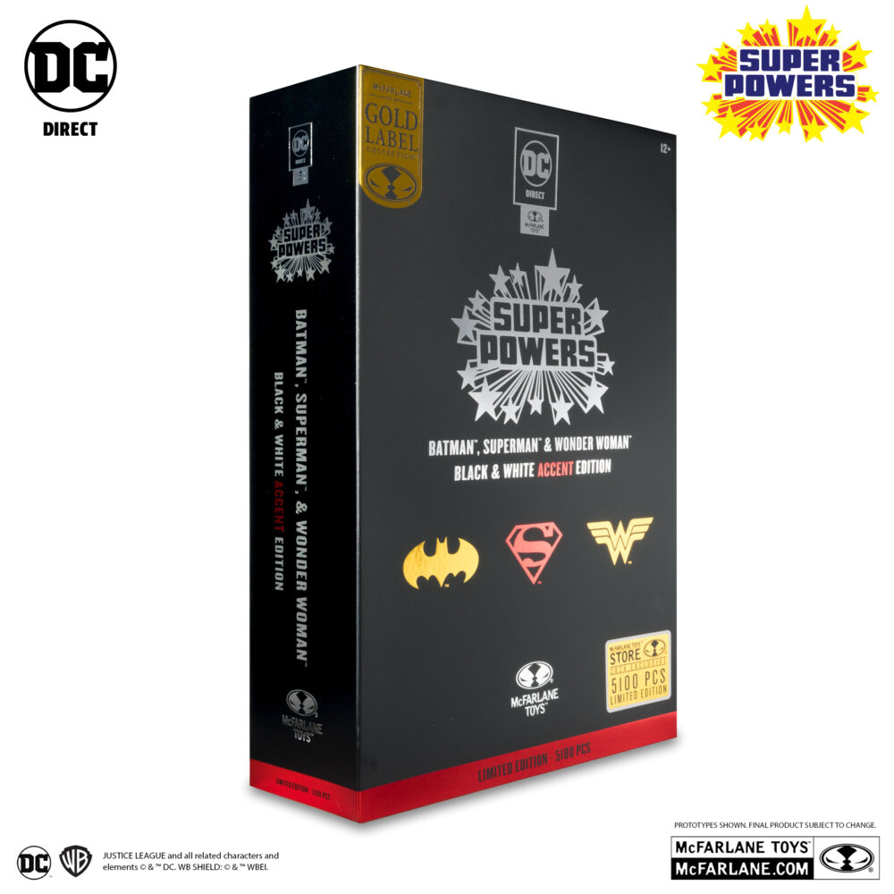 Batman, superman & wonder woman black white accent edition gold label super powers dc direct. Figuras articuladas del universo dc, tamaño aprox. 13 cm. Vienen en una caja de regalo. Batman: en nombre de sus padres asesinados, bruce wayne™ libra una guerra eterna contra los criminales de gotham city™. Él es la venganza. Él es la noche. ¡él es batman™! Superman: más rápido que una bala, más poderoso que una locomotora... El hombre de acero™ libra una batalla sin fin por la verdad, la justicia y el estilo de vida americano. Wonder woman: como emisaria de themyscira en el mundo de los hombres, diana se ha impuesto el deber de predicar con el ejemplo, aunque las diferencias entre su lugar de nacimiento y su nuevo hogar a veces le planteen obstáculos que superar. Ha llegado a representar la posibilidad y el potencial de una vida sin guerra, odio ni violencia, y es un faro de esperanza para todos los que se encuentran en necesidad. Se erige como igual entre los superhéroes más poderosos, con el propósito de proteger al mundo de la injusticia en todas sus formas.