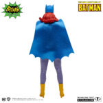 BATGIRL (THE NEW ADVENTURES OF BATMAN). Las peligrosas calles de Gotham City cuentan con varios ángeles guardianes que las vigilan. Y una de las primeras, la joven que convirtió al Dúo Dinámico en la familia Batman, fue Batgirl. Barbara Gordon siempre ha vivido entre dos mundos: su vida en casa como hija única del comisario de policía James Gordon y su vida colgando de las gárgolas como compañera del Caballero Oscuro.