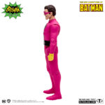 THE RIDDLER (THE NEW ADVENTURES OF BATMAN). Dotado de una inteligencia prodigiosa, el Acertijo crea trampas elaboradas, a veces al estilo de Rube Goldberg, y está dispuesto incluso a utilizar a civiles inocentes como cebo. Aunque no es físicamente imponente, la brillantez, la neurosis y la falta de empatía del Acertijo lo convierten en un enemigo increíblemente peligroso. Le importa muy poco, por no decir nada, la vida de aquellos a quienes utiliza en sus planes y, en cambio, solo los ve como peones desechables en su continua batalla intelectual contra Batman.
