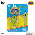RIDDLER (SUPER POWERS). Adivina: ¿qué criminal cerebral con afinidad por el morado y el verde disfruta desafiando al Caballero Oscuro™ con crímenes ingeniosamente calculados y tramas enigmáticas?