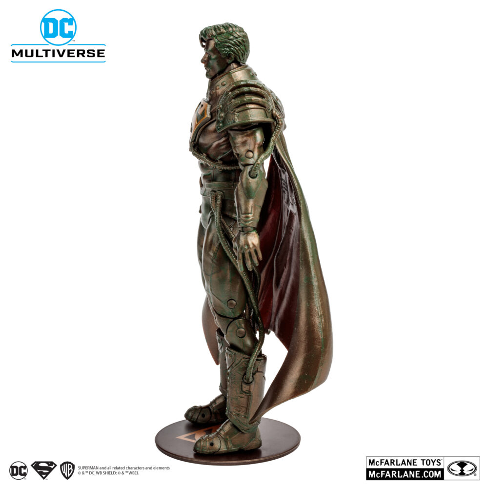 Superboy prime dc multiverse (patina) (gold label). Superboy-prime, una versión alternativa de superman, proviene de una tierra en la que los superhéroes y supervillanos de dc eran personajes de ficción... Hasta el día en que sus poderes se activaron y se convirtió en el único superhumano de su mundo. Pero después de que su planeta fuera destruido en la crisis en las tierras infinitas, se volvió loco con el tiempo y finalmente se enfrentó a los superhéroes del universo principal de dc en el evento crisis infinita. Finalmente, superboy-prime fue derrotado y encarcelado en el muro de la fuente, la barrera que rodea el universo, pero se liberó cuando este fue destruido años más tarde. Sin embargo, cuando otra crisis amenazó toda la realidad, superboy-prime volvió a demostrar que era un héroe y ayudó a salvar el multiverso dc.