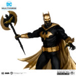 BATMAN (DC VS VAMPIRES) KNIGHTMARE EDITION (GOLD LABEL) DC MULTIVERSE. De niño, Bruce Wayne presenció el brutal asesinato de sus padres en el Callejón del Crimen de Gotham City. Traumatizado por su muerte, dedicó su vida a convertirse en el arma más poderosa del mundo contra el crimen: ¡Batman! Es un maestro detective y un experto en artes marciales, pero su arma más poderosa es su mente. Batman tiene un plan para cada ocasión, así como armas, artilugios y vehículos de alta tecnología que le ayudan en su implacable búsqueda de la justicia.