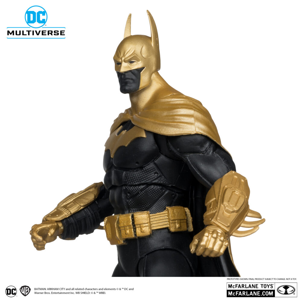 Batman of earth-22 infected (dark metal) knightmare edition (gold label) dc multiverse. Cuando sus padres fueron asesinados a tiros delante de él, el joven bruce wayne decidió librar a gotham city de los criminales que les habían quitado la vida. Se entrenó exhaustivamente para alcanzar la perfección mental y física, además de dominar las artes marciales, las técnicas de investigación y la psicología criminal. Vestido como un murciélago para aprovecharse de los miedos de los criminales, batman lucha contra el crimen con la ayuda de artilugios y vehículos especializados, operando desde su secreta batcueva situada bajo la mansión wayne.