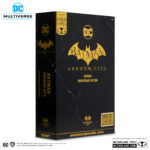 BATMAN OF EARTH-22 INFECTED (DARK METAL) KNIGHTMARE EDITION (GOLD LABEL) DC MULTIVERSE. Cuando sus padres fueron asesinados a tiros delante de él, el joven Bruce Wayne decidió librar a Gotham City de los criminales que les habían quitado la vida. Se entrenó exhaustivamente para alcanzar la perfección mental y física, además de dominar las artes marciales, las técnicas de investigación y la psicología criminal. Vestido como un murciélago para aprovecharse de los miedos de los criminales, Batman lucha contra el crimen con la ayuda de artilugios y vehículos especializados, operando desde su secreta Batcueva situada bajo la mansión Wayne.
