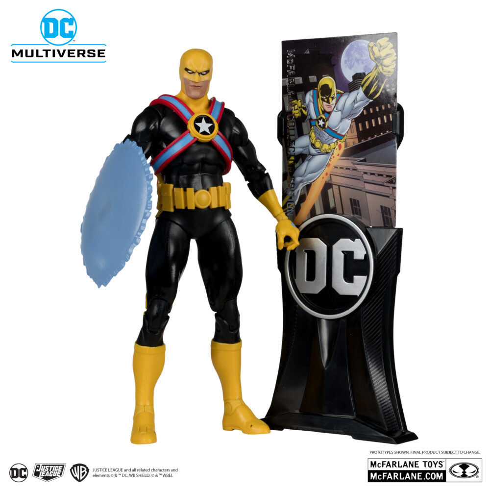 Agent liberty (panic in the sky) mcfarlane collector edition #17. El exagente de la cia ben lockwood se unió a un equipo radical, superpatriota y bien financiado llamado «sons of liberty»™ por recomendación de su antiguo jefe en la agencia. Como agente libertad, lockwood disfrutaba de acceso a armaduras y armas de alta tecnología. El agente libertad rompió filas con los hijos de la libertad cuando la organización le ordenó asesinar al senador pete ross™. Se negó a matar a su antiguo mentor y envió información clasificada sobre los hijos de la libertad al reportero del daily planet™ clark kent™ antes de comenzar una nueva vida como fugitivo. A pesar de su falta de superpoderes, el agente libertad ha colaborado brevemente con la liga de la justicia de américa™.