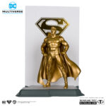 SUPERMAN CENTENNIAL PARK TRIBUTE STATUE GOLD LABEL DC MULTIVERSE. Más rápido que una bala, más poderoso que una locomotora... El Hombre de Acero libra una batalla sin fin por la verdad, la justicia y el estilo de vida americano.