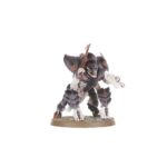 COMBAT PATROL: TYRANID ASSAULT BROOD WARHAMMER 40000. Los Tiránidos se presentan en una variedad sorprendente de formas, cada una más aterradora que la anterior. Se han observado pequeñas fuerzas de disrupción, lideradas por el llamado Parásito de Mortrex. Estas fuerzas están protegidas por la Guardia Tiránida, pertrechada con gruesas placas quitinosas, y cuentan con el apoyo de los organismos de artillería conocidos como Biovoros, que lanzan minas de esporas vivas de un lado a otro del campo de batalla. Quizá los más peligrosos sean los Genestealers, criaturas agresivas y sigilosas que avanzan rápidamente para hacer trizas a sus enemigos con garras largas y afiladas como navajas. Si quieres consumir toda la biomasa de la galaxia, esta caja es la forma perfecta de empezar o ampliar una colección de Tiránidos y ahorrar dinero en comparación con la compra de los kits por separado. Lidera la fuerza un temible Parásito de Mortrex, que infecta a sus presas con un ovipositor enredadera. Los tres miembros de la Guardia Tiránida pueden aplastar a los enemigos más resistentes mientras los Genestealers avanzan a toda velocidad para eliminar a los supervivientes. Por último, un Biovoro proporciona apoyo a larga distancia. Estas 18 miniaturas de plástico representan una Prole de asalto Tiránida completa para usar en partidas tácticas y ajustadas de Patrulla de Warhammer 40,000. Las reglas de esta Patrulla pueden descargarse gratuitamente del sitio web de Warhammer Community.