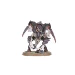 COMBAT PATROL: TYRANID ASSAULT BROOD WARHAMMER 40000. Los Tiránidos se presentan en una variedad sorprendente de formas, cada una más aterradora que la anterior. Se han observado pequeñas fuerzas de disrupción, lideradas por el llamado Parásito de Mortrex. Estas fuerzas están protegidas por la Guardia Tiránida, pertrechada con gruesas placas quitinosas, y cuentan con el apoyo de los organismos de artillería conocidos como Biovoros, que lanzan minas de esporas vivas de un lado a otro del campo de batalla. Quizá los más peligrosos sean los Genestealers, criaturas agresivas y sigilosas que avanzan rápidamente para hacer trizas a sus enemigos con garras largas y afiladas como navajas. Si quieres consumir toda la biomasa de la galaxia, esta caja es la forma perfecta de empezar o ampliar una colección de Tiránidos y ahorrar dinero en comparación con la compra de los kits por separado. Lidera la fuerza un temible Parásito de Mortrex, que infecta a sus presas con un ovipositor enredadera. Los tres miembros de la Guardia Tiránida pueden aplastar a los enemigos más resistentes mientras los Genestealers avanzan a toda velocidad para eliminar a los supervivientes. Por último, un Biovoro proporciona apoyo a larga distancia. Estas 18 miniaturas de plástico representan una Prole de asalto Tiránida completa para usar en partidas tácticas y ajustadas de Patrulla de Warhammer 40,000. Las reglas de esta Patrulla pueden descargarse gratuitamente del sitio web de Warhammer Community.