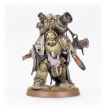 LORD OF POXES: DEATH GUARD WARHAMMER 40000. El Señor de las Viruelas avanza pesadamente entre una nube densa de humo tóxico y esporas. Esos vapores nocivos que brotan de la turbina miasmática que carga a hombros pueden enmascarar el avance de los guerreros de la Guardia de la Muerte, y también tumbar a los enemigos con la garganta abotargada o los pulmones derretidos. Con este kit multicomponente de plástico puedes montar un Señor de las Viruelas, un líder envuelto en niebla para tus ejércitos de la Guardia de la Muerte de Warhammer 40,000. Este imponente guerrero es un general ideal, que dispara su pistola de plasma antes de lanzarse al combate con un pesado gran filo de plaga, ambas armas excelentes para acabar con los odiados Marines Espaciales. El Señor de las Viruelas es perfecto para abrirse paso entre los combates más intensos, liderando el avance de tus Marines de Plaga.