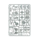 COMBAT PATROL: GREY KNIGHTS WARHAMMER 40000. Los presagios advierten sobre la corrupción disforme que se filtra en el espacio real en esta ubicación. Tal vez sean los actos de los enemigos los que han provocado estas manifestaciones, o puede que la mala suerte los haya llevado hasta allí. Sea como sea, el Castellano Crowe lidera con premura a sus Hermanos de Batalla al combate, pues sabe que los refuerzos se dirigen hacia allí y hay que purificar la corrupción sin demora. Si quieres defender a la humanidad y mantener la galaxia a salvo de la amenaza daemónica, esta caja es la manera perfecta de empezar o ampliar una colección de Caballeros Grises y ahorrar dinero en comparación con la compra de las cajas por separado. El Castellano Crowe lidera la fuerza armado con su filo maldito: la Espada Negra de Antwyr. Le acompañan una Escuadra de Choque equipada con diversas armas y una Escuadra de Exterminadores de la Hermandad capaz de arrasar incluso a los enemigos más duros. Un Dreadnought Venerable proporciona apoyo a distancia con su considerable potencia de fuego. Estas 17 miniaturas de plástico representan una fuerza completa de los Santificadores de Crowe para usar en partidas tácticas y ajustadas de Patrulla de Warhammer 40,000. Las reglas de esta Patrulla pueden descargarse gratuitamente del sitio web de Warhammer Community.