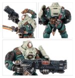 IRONKIN STEELJACKS: LEAGUES OF VOTANN WARHAMMER 40000. Los Acerobreros Ferrofamiliares son soldados por naturaleza, dotados por los Votann con talentos marciales innatos. Son capaces de sostener líneas de batalla enteras, resistiendo un fuego enemigo que derribaría a Familiares menos resistentes. En la ofensiva, lanzan salvas precisas de abrasadoras haces volkanitas que aniquilan a los enemigos elegidos en ubicaciones valiosas para la Familia. Cuando se equipan con espadas de plasma o guanteletes de conmoción, sobresalen como tropas de choque demoledoras. Estas escuadras pueden abrir brechas en las líneas enemigas, pulverizar a su infantería de élite y abrir agujeros tanto en blindajes como en el pellejo de cualquier monstruo. Con este kit multicomponente de plástico puedes montar tres Acerobreros Ferrofamiliares, guerreros increíblemente fuertes y resistentes para tus ejércitos de las Ligas de los Votann de Warhammer 40,000. Estas enormes creaciones son tropas de choque ideales y una excelente manera de añadir más carácter a tu colección, tanto táctica como estéticamente, gracias a su altura y mecánica.