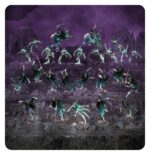 SPEARHEAD: NIGHTHAUNT – CURSED SHACKLEHORDE WARHAMMER AGE OF SIGMAR. Cuando las Noctánimas se congregan para ir a la guerra, lo hacen en torno a lugares de muerte. Al percibir a los vivos, descienden en masa a toda velocidad, invocando Hordas encadenadas alrededor de un Atormentado, impelido a capturar almas para arrastrarlas a los oscuros reinos del inframundo. Si tu objetivo es aumentar las filas de siervos de Nagash cosechando almas, esta caja es perfecta para empezar o ampliar una colección de Noctánimas de una forma más económica que comprando los kits por separado. La fuerza se congrega alrededor de un Atormentado protegido por dos Cadenaespectros. Los Espaderos Retornados y las Brujas Segadoras abruman al enemigo y toman objetivos clave, y dos veloces Filoterrores del Tormento montados acaban con las unidades debilitadas, toman objetivos desprotegidos y prestan apoyo allá donde haga falta. Estas miniaturas forman una Punta de lanza completa, lo que significa que puedes ponerte a jugar disputadas partidas tácticas y vengarte de los vivos nada más abrir la caja.