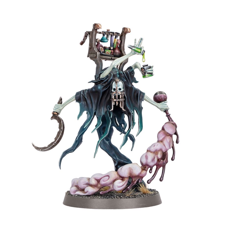LORD VITRIOLIC: NIGHTHAUNT WARHAMMER AGE OF SIGMAR. El Señor Vitriólico es un envenenador excelso que crea todo tipo de pociones para arrojárselas a sus enemigos. Gases que infunden miedo, ácidos abrasadores y elixires que marchitan el espíritu forman parte de su mortífero arsenal alquímico, que aflige tanto el cuerpo como el alma. Con este kit multicomponente de plástico puedes montar un Señor Vitriólico, un espantoso héroe envenenador para tu ejército de Noctánimas de Warhammer Age of Sigmar. Esta carismática criatura fabrica toda clase de mejunjes que lanza sobre el enemigo con un efecto devastador. Despliégalo en primera línea para ver a tus rivales retorcerse mientras sus unidades se marchitan y sus planes se derrumban.