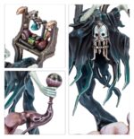 LORD VITRIOLIC: NIGHTHAUNT WARHAMMER AGE OF SIGMAR. El Señor Vitriólico es un envenenador excelso que crea todo tipo de pociones para arrojárselas a sus enemigos. Gases que infunden miedo, ácidos abrasadores y elixires que marchitan el espíritu forman parte de su mortífero arsenal alquímico, que aflige tanto el cuerpo como el alma. Con este kit multicomponente de plástico puedes montar un Señor Vitriólico, un espantoso héroe envenenador para tu ejército de Noctánimas de Warhammer Age of Sigmar. Esta carismática criatura fabrica toda clase de mejunjes que lanza sobre el enemigo con un efecto devastador. Despliégalo en primera línea para ver a tus rivales retorcerse mientras sus unidades se marchitan y sus planes se derrumban.